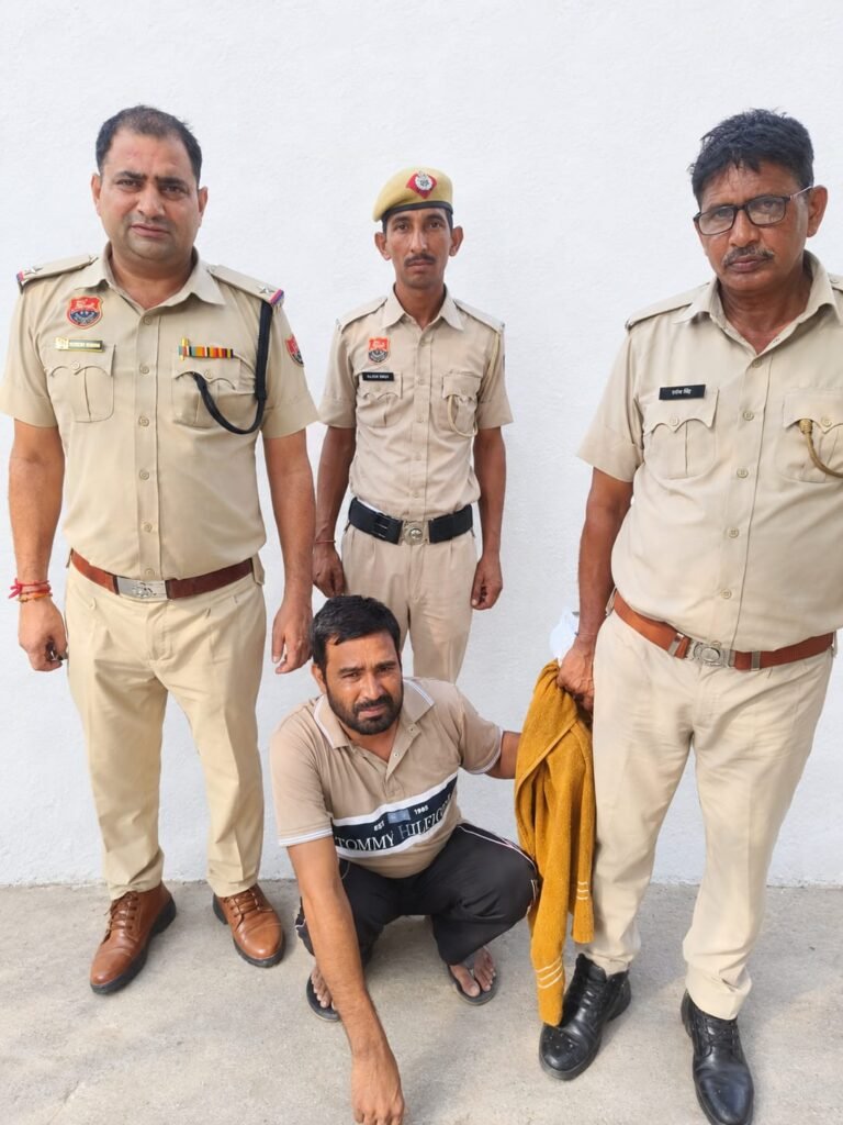 सस्ती फॉर्च्यूनर दिलाने के बहाने साढे चार लाख रुपए के लूट करने वाला 8 साल से फरार आरोपी गिरफ्तार
