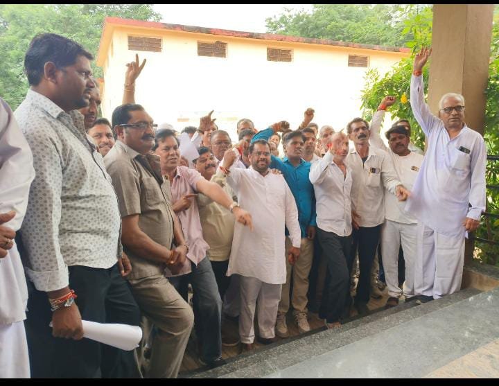 संत श्री कमलकिशोर जी नागर को धमकी भरा पत्र मिलने पर कड़ी कार्रवाई की मांग* *सरदारपुर मे भक्तगणो ने पुलिस अधीक्षक झाबुआ के नाम पर सौंपा ज्ञापन
