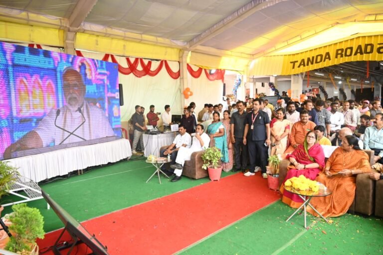 हम भारत के बुनियादी ढांचे को मजबूत कर रहे हैं ताकि तेज गति से लोगों और सामानों की आवाजाही हो सके, नए अवसर पैदा हो सकें और आर्थिक विकास को गति मिल सके: प्रधानमंत्री