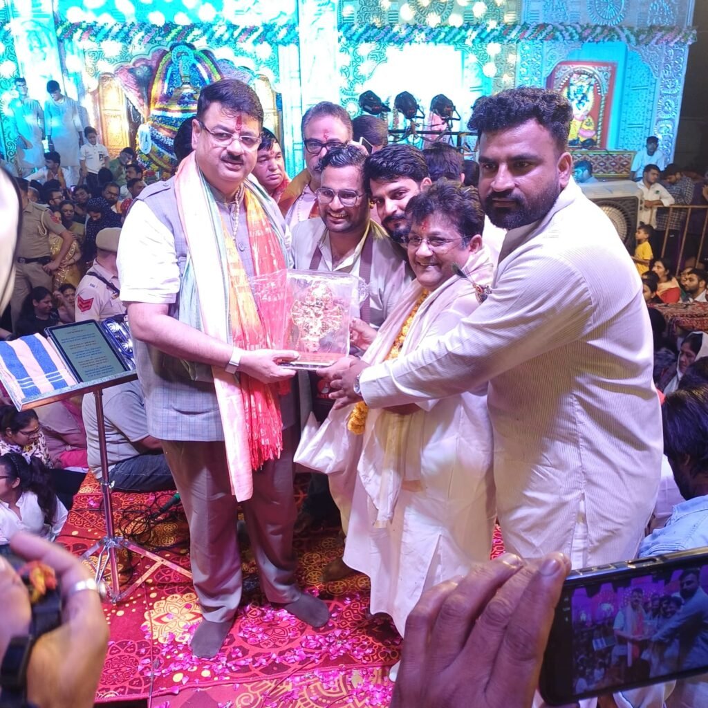 जितेंद्र भारद्वाज ने राधा रानी के दरबार में टेका माथा 1 जितेंद्र भारद्वाज ने राधा रानी के दरबार में टेका माथा - नूँह, हरियाणा