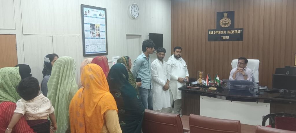खोरी कला में पेय जल संकट ग्रामीणों ने एसडीएम से लगाई गुहार - नूँह, हरियाणा