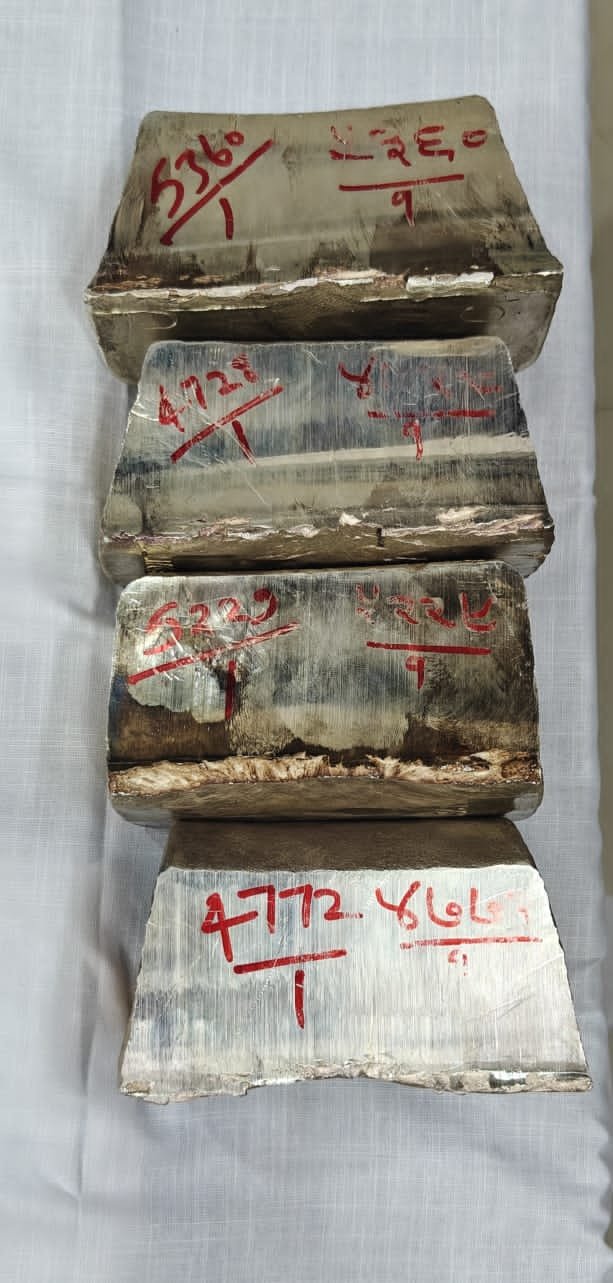 रिश्वत लेते गिरफ्तार सहायक अभियंता के आवास की खानातलाशी में 43.38 लाख रुपये नकद एवं करीब 20 किलो चांदी की सिल्लियां बरामद