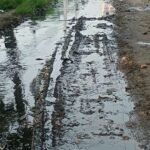 निजामपुर- कालरपुरी सड़क पर 3 साल से जल भराव ग्रामीण परेशान