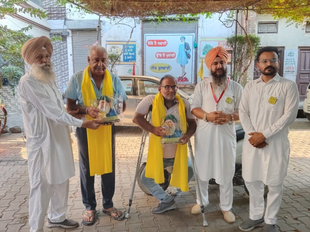 ਸੀ ਸੋਸਾਇਟੀ ਦੇ ਸੇਵਾਦਾਰ ਸੰਦੀਪ ਅਰੋੜਾ ਅਤੇ ਆਪਣਾ ਘਰ ਆਸ਼ਰਮ ਤੋਂ ਕੇਵਲ ਕ੍ਰਿਸ਼ਨ ਕਟਾਰੀਆ ਨੂੰ ਸੰਸਥਾਵਾਂ ਵੱਲੋਂ ਸਨਮਾਨਿਤ ਕੀਤਾ ਗਿਆ 1 ਸੀ ਸੋਸਾਇਟੀ ਦੇ ਸੇਵਾਦਾਰ ਸੰਦੀਪ ਅਰੋੜਾ ਅਤੇ ਆਪਣਾ ਘਰ ਆਸ਼ਰਮ ਤੋਂ ਕੇਵਲ ਕ੍ਰਿਸ਼ਨ ਕਟਾਰੀਆ ਨੂੰ ਸੰਸਥਾਵਾਂ ਵੱਲੋਂ ਸਨਮਾਨਿਤ ਕੀਤਾ ਗਿਆ - FARIDKOT, पंजाब