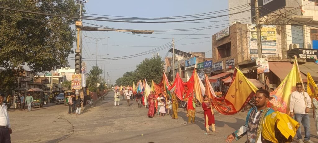 1111 फुट की निशान यात्रा से श्याम रंग में रंगा तावडू। 1 1111 फुट की निशान यात्रा से श्याम रंग में रंगा तावडू। - नूँह, हरियाणा