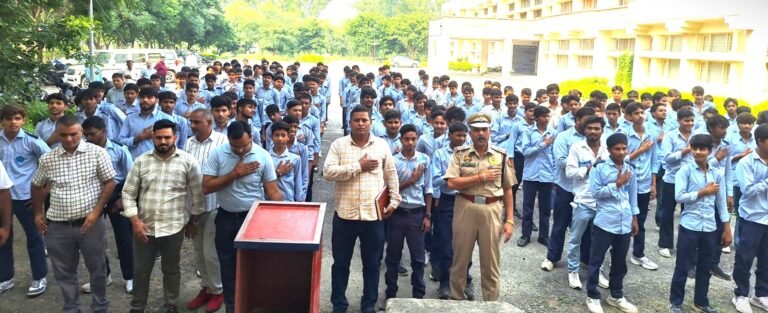 उडान भरो जितना तुम चाहे पर नशे से दूरी बनाओ:डा अशोक शर्मा