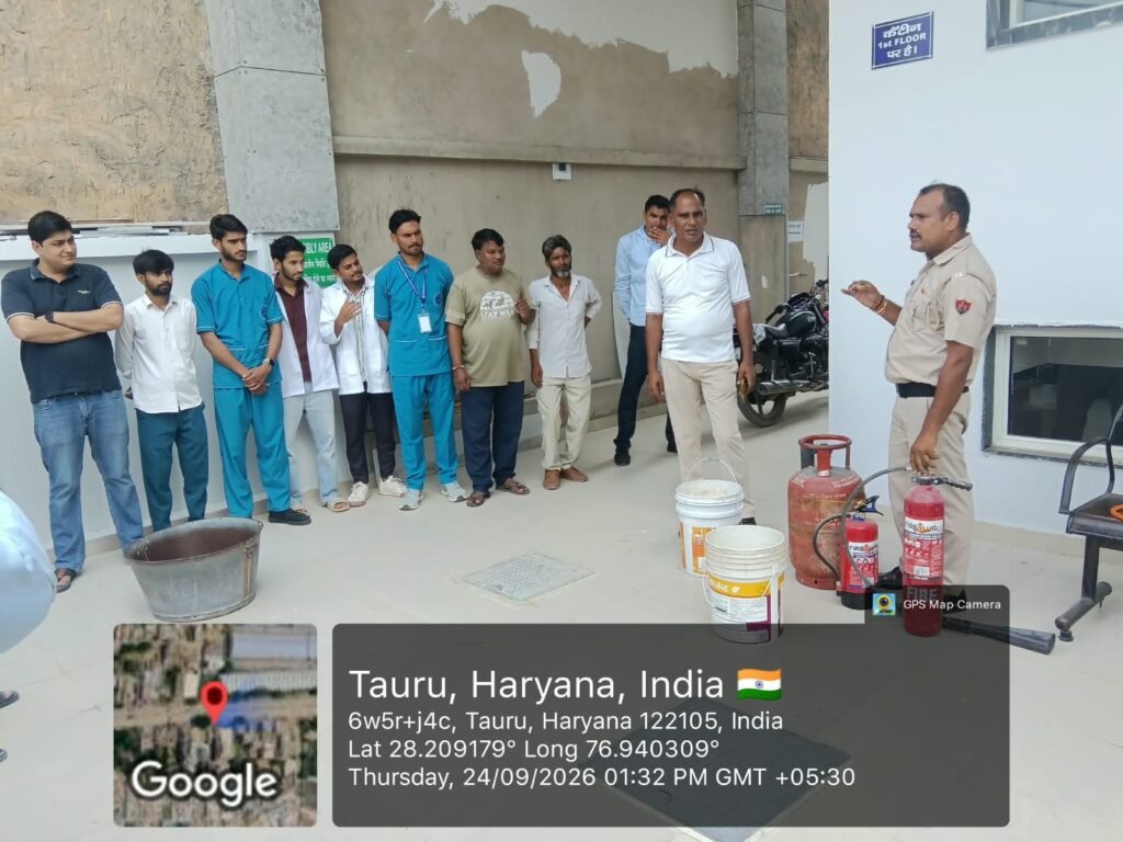 तावडू शहर के एक निजी अस्पताल में दमकल विभाग ने विशेष मार्क ड्रिल का किया आयोजन 1 तावडू शहर के एक निजी अस्पताल में दमकल विभाग ने विशेष मार्क ड्रिल का किया आयोजन - नूँह, हरियाणा