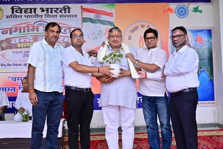 जूनियर एशिया कप में गोल्ड जीतने वाले चिराग धारीवाल को हिंद हाई स्कूल में किया सम्मानित।