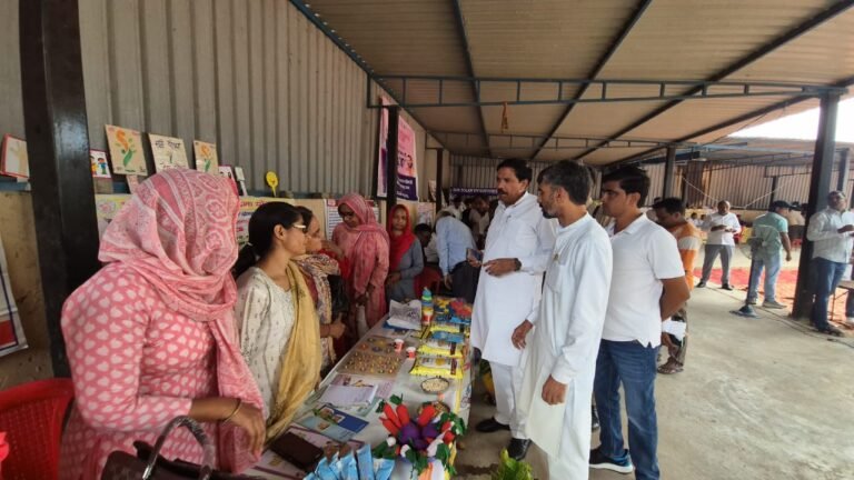 जिला परिषद अध्यक्ष जान मोहम्मद की उपस्थिति में कलवाडी गांव में लगा सेवा सेतु शिविर