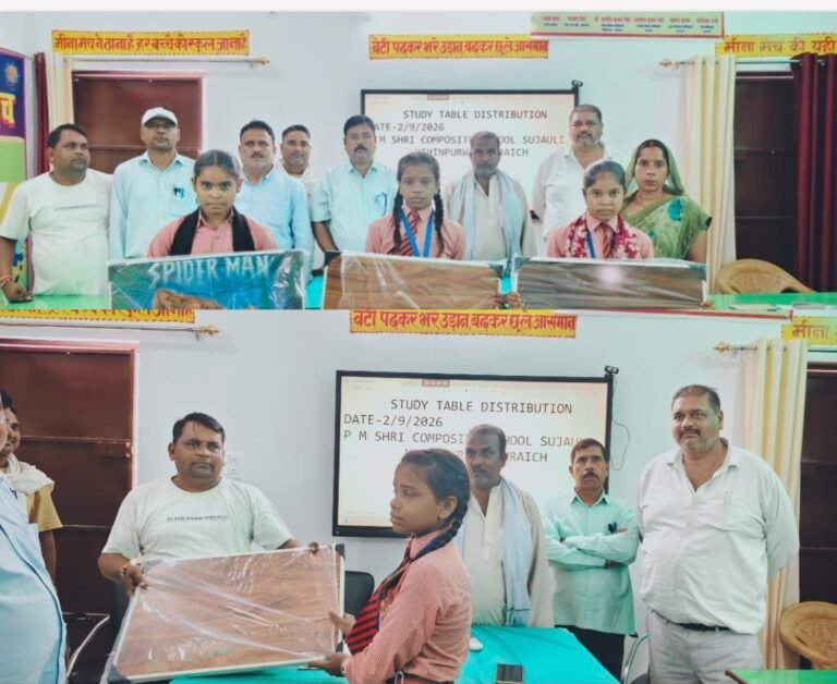 पीएम श्री संविलियन विद्यालय सुजौली में स्टडी टेबल मिलने से बच्चों में खुशी का माहौल
