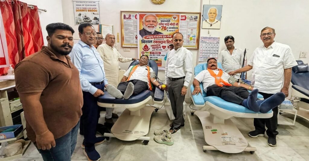 प्रधानमंत्री नरेंद्र मोदी के जन्मदिन पर रक्तदान कर मनाया सेवा दिवस-दीपेश अग्रवाल 1 प्रधानमंत्री नरेंद्र मोदी के जन्मदिन पर रक्तदान कर मनाया सेवा दिवस-दीपेश अग्रवाल - SIROHI, राजस्थान