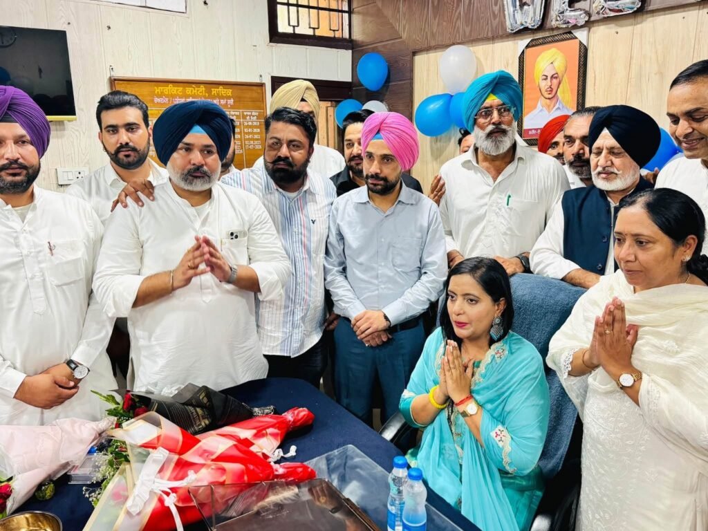ਨੀਤੂ ਕਪੂਰ ਸਿੰਗਲਾ ਨੇ ਸੰਭਾਲਿਆ ਮਾਰਕੀਟ ਕਮੇਟੀ ਸਾਦਕ ਦਾ ਅਹੁਦਾ 1 ਨੀਤੂ ਕਪੂਰ ਸਿੰਗਲਾ ਨੇ ਸੰਭਾਲਿਆ ਮਾਰਕੀਟ ਕਮੇਟੀ ਸਾਦਕ ਦਾ ਅਹੁਦਾ - FARIDKOT, पंजाब