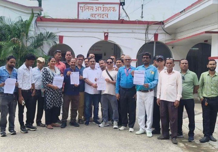 दिल्ली में महिला पत्रकारों से कथित अभद्रता विरोध में बहराइच कें पत्रकार हुए एकजुट