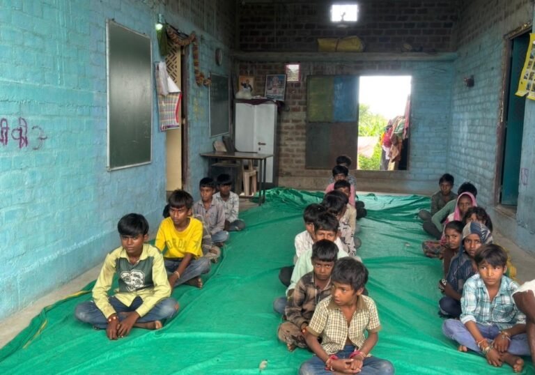 5 साल से स्कूल की अपनी छत नहीं: किराए के मकान में पढ़ने को मजबूर 35 बच्चे