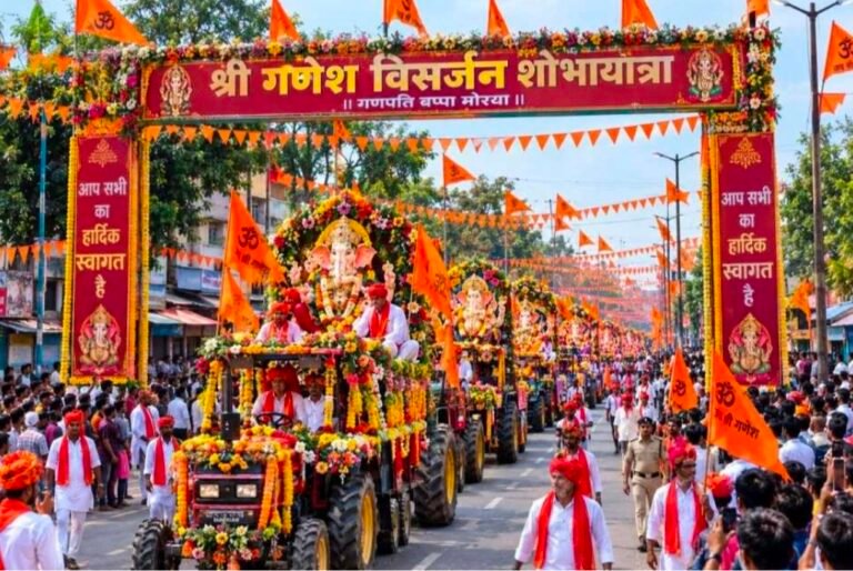 गणपति बप्पा मोरया के जयकारों के साथ कल विघ्नहर्ता को देंगे विदाई