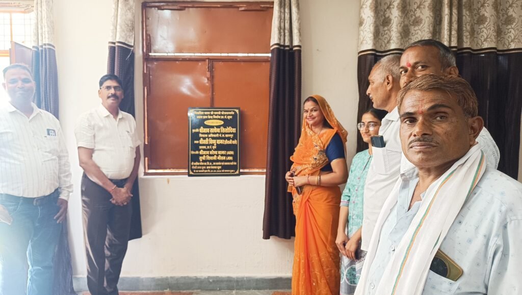 अटल ज्ञान केंद्र के प्रथम तल का शिलान्यास, 14.25 लाख रुपए होंगे खर्च 1 अटल ज्ञान केंद्र के प्रथम तल का शिलान्यास, 14.25 लाख रुपए होंगे खर्च - JHALAWAR, राजस्थान