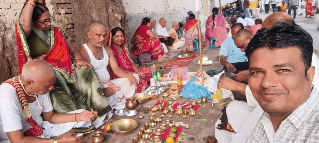 सात दिवसीय भागवत कथा के बाद पितृ मोक्ष के लिए बोधगया पहुंचे - गरियाबंद, छत्तीसगढ़