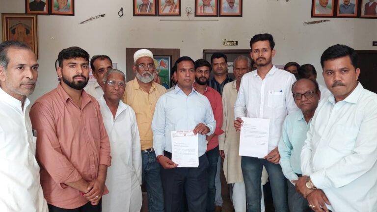 सहकारिता मंत्री गौतम दक के क्षेत्र में टिकट वितरण से नाराज 40 से अधिक भाजपा पदाधिकारियों ने एक साथ दिए इस्तीफे