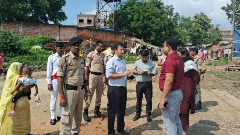 DM ने बाढ़ प्रभावित संभावित क्षेत्रों का लिया जायजा, ग्रामीणों से भी किया संवाद
