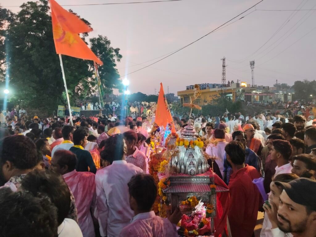 बेगूं में जलझुलनी एकादशी धूमधाम से मनाई, 28 मंदिरों से निकली ठाकुरजी की भव्य शोभायात्रा 1 बेगूं में जलझुलनी एकादशी धूमधाम से मनाई, 28 मंदिरों से निकली ठाकुरजी की भव्य शोभायात्रा - CHITTORGARH, राजस्थान