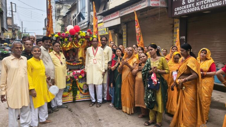 श्री कृष्ण कृपा जीओ गीता परिवार ने निकाली भव्य नगर शोभायात्रा