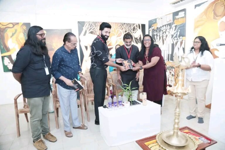 ഷീല ടി.യുടെ ‘Bubbles’ ഏകാംഗ ചിത്രകലാ പ്രദർശനം ഉദ്ഘാടനം ചെയ്തു