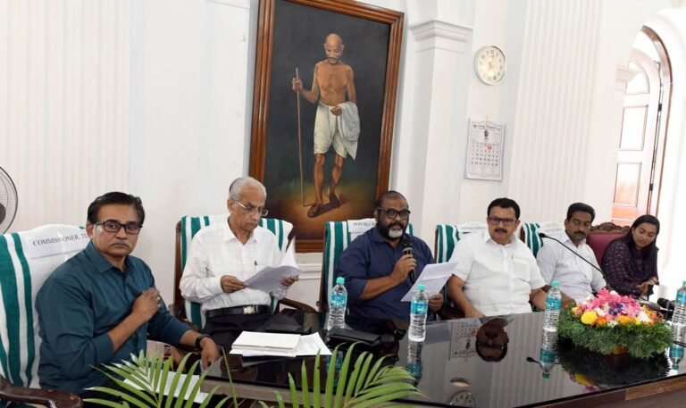 നവരാത്രി ആഘോഷങ്ങളുടെ അവലോകനയോഗം നടന്നുഘോഷ യാത്രയിൽ ഡി ജെ പരിപാടികൾ അനുവദിക്കില്ല*ജില്ലാ കളക്ടറും, റൂറൽ എസ് പിയും കോർഡിനേറ്റർമാരായി നിയമിക്കും