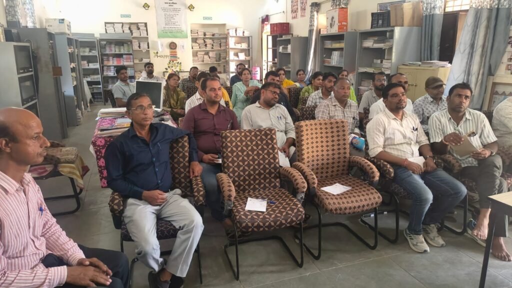 राजगढ़ में दो दिवसीय क्लस्टर स्तरीय कार्यशाला आयोजित, अंग्रेजी-गणित शिक्षण को लेकर हुआ मंथन - CHITTORGARH, राजस्थान