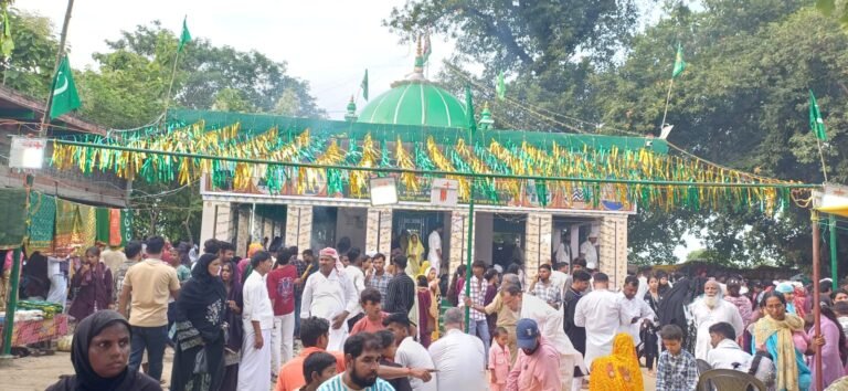 कुड्डी गांव में अकीदत व एहतेराम के साथ मनाया गया हज़रत हजारी शाह साबरी का सालाना उर्स पाककुड्डी गांव में अकीदत व एहतेराम के साथ मनाया गया हज़रत हजारी शाह साबरी का सालाना उर्स पाक