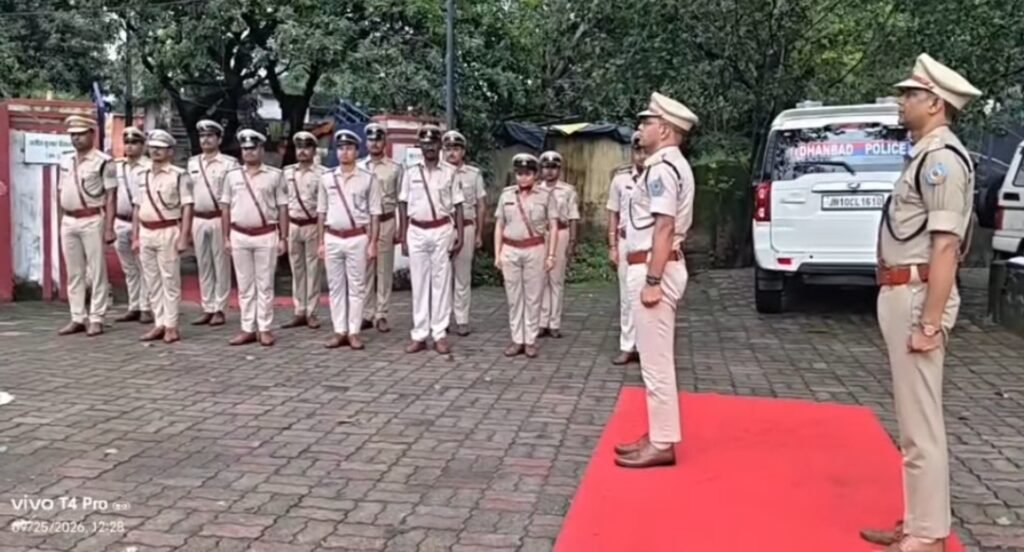 बाघमारा पुलिस अनुमंडल कार्यालय का एसएसपी प्रभात कुमार ने किया औचक निरीक्षण, अधिकारियों के साथ की समीक्षा - धनबाद, झारखंड