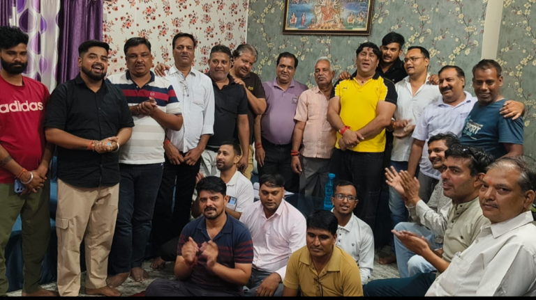 टाइगर क्लब रजिस्टर परिवार की आज 23 वें विशाल दुर्गा पूजा महोत्सव की मीटिंग राजेश सैनी के घर पर संपन्न हुई