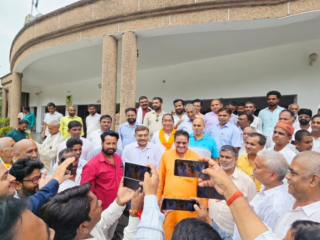 रिपोर्टर-अनिरुद्ध अग्रहरि जनपद के उचित दर विक्रेताओं द्वारा ज्ञापन के माध्यम से मुख्यमंत्री को हार्दिक आभार एवं धन्यवाद ज्ञापित किया गया। 1 रिपोर्टर-अनिरुद्ध अग्रहरि जनपद के उचित दर विक्रेताओं द्वारा ज्ञापन के माध्यम से मुख्यमंत्री को हार्दिक आभार एवं धन्यवाद ज्ञापित किया गया। - SANT KABIR NAGAR, उत्तर प्रदेश