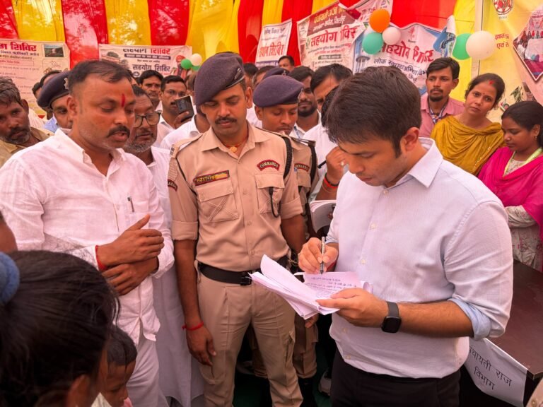 डीएम ने जनसमस्याओं के त्वरित समाधान के दिए सख्त निर्देश