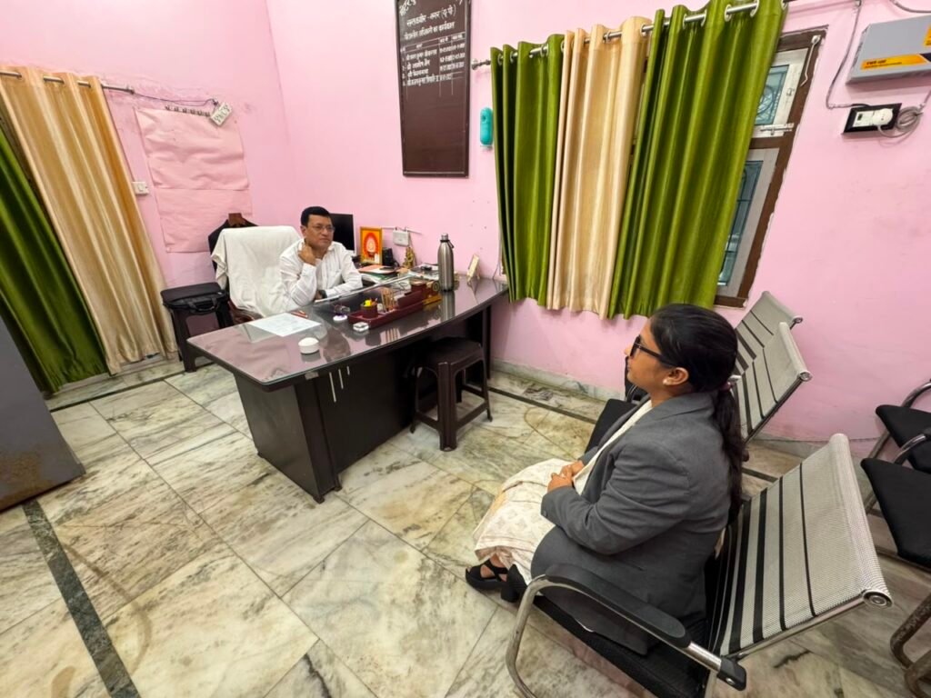 रिपोर्टर-अनिरुद्ध अग्रहरि मोटर दुर्घटना से सम्बंधित मामलों का राष्ट्रीय लोक अदालत में निस्तारण- पीठासीन अधिकारी - SANT KABIR NAGAR, उत्तर प्रदेश