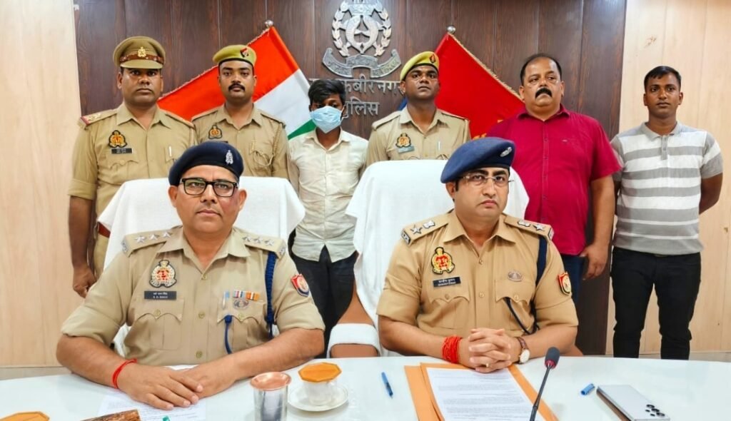 रिपोर्टर-अनिरुद्ध अग्रहरि थाना बेलहरकला पुलिस कार्यवाही करते हुये हत्या के मामले में वांछित अभियुक्त को 24 घंटे के अन्दर किया गया गिरफ्तार, आलाकत्ल बरामद 1 रिपोर्टर-अनिरुद्ध अग्रहरि थाना बेलहरकला पुलिस कार्यवाही करते हुये हत्या के मामले में वांछित अभियुक्त को 24 घंटे के अन्दर किया गया गिरफ्तार, आलाकत्ल बरामद - SANT KABIR NAGAR, उत्तर प्रदेश