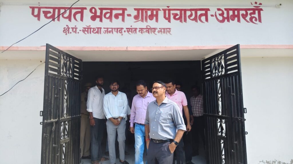 डीएम द्वारा विकासखंड सांथा अंतर्गत गो-आश्रय स्थल अमरहा का किया गया स्थलीय निरीक्षण, गोवंशों के भूसा, चारा, पानी सहित अन्य व्यवस्थाओं के संबंध में दिए आवश्यक दिशा-निर्देश - SANT KABIR NAGAR, उत्तर प्रदेश