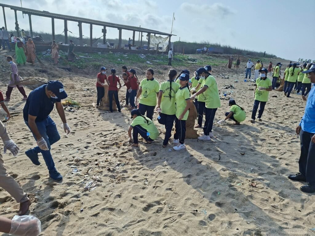 🌊 अंतरराष्ट्रीय कोस्टल क्लीन अप डे के अवसर पर बीच क्लीनिंग अभियान - JUNAGADH, गुजरात