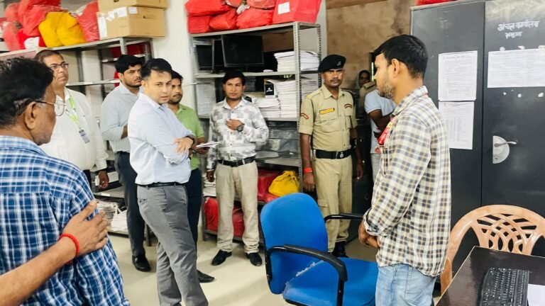 आईटीआई में छात्र सहयोग शिविर का डीएम-एसपी ने किया निरीक्षण, रोजगार से जोड़ने पर जोर