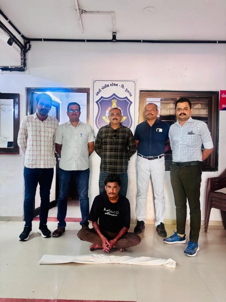 જૂનાગઢ: વંથલી પોલીસે ગેરકાયદેસર દેશી હાથ બનાવટની જામગરી બંદૂક સાથે એક ઈસમને ઝડપી પાડ્યો.. 1 જૂનાગઢ: વંથલી પોલીસે ગેરકાયદેસર દેશી હાથ બનાવટની જામગરી બંદૂક સાથે એક ઈસમને ઝડપી પાડ્યો.. - JUNAGADH, गुजरात