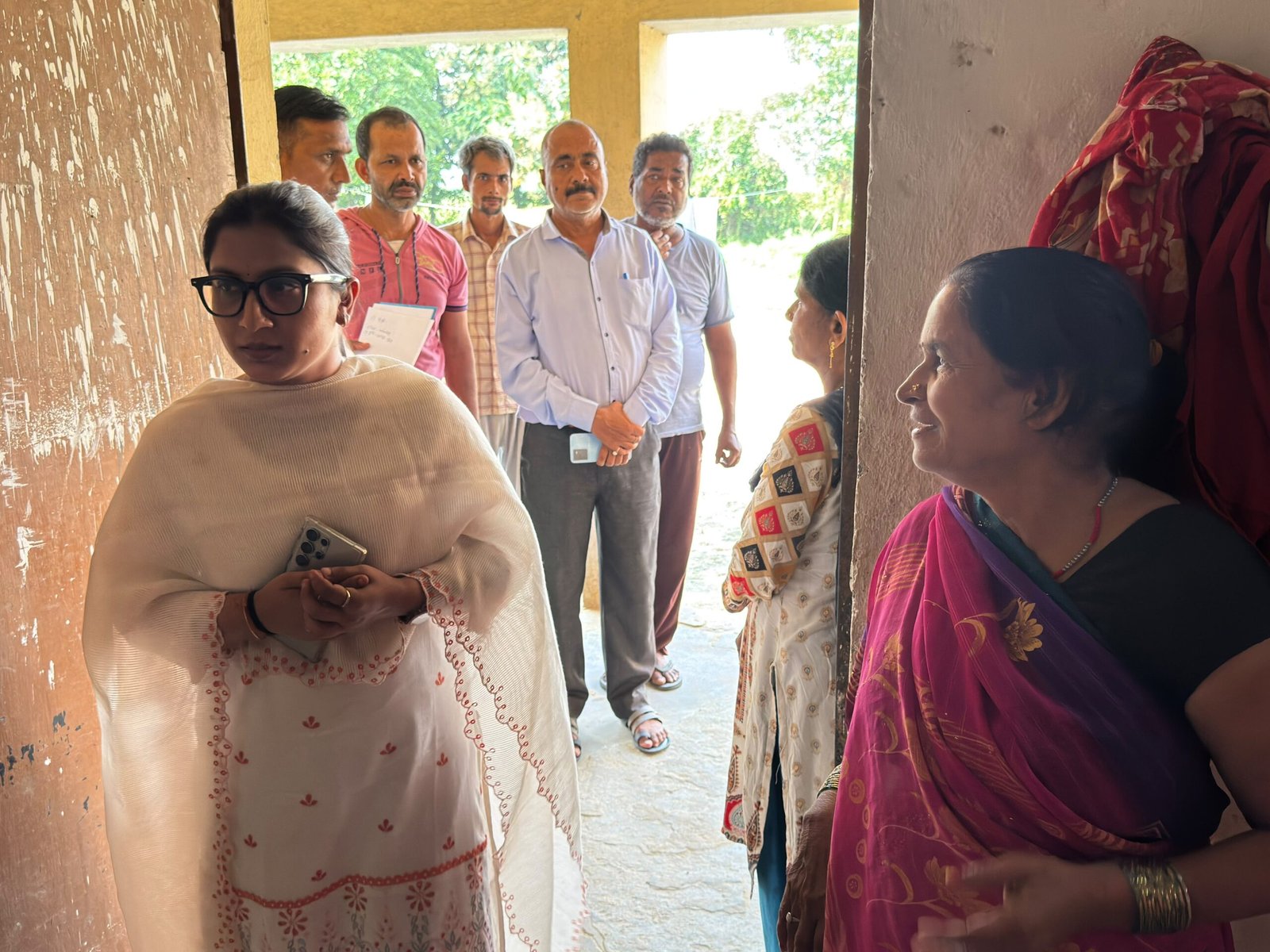 रिपोर्टर-अनिरुद्ध अग्रहरि न्यायिक अधिकारी ने वृद्धाश्रम का किया निरीक्षण - SANT KABIR NAGAR, उत्तर प्रदेश