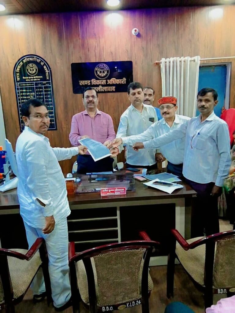 रिपोर्टर-अनिरुद्ध अग्रहरि 45 हजार मानदेय और यात्रा भत्ते की मांग तकनीकी सहायकों ने खोला मोर्चा मुख्यमंत्री के नाम संबोधित ज्ञापन खलीलाबाद खंड विकास अधिकारी को सौंपा धरने की चेतावनी