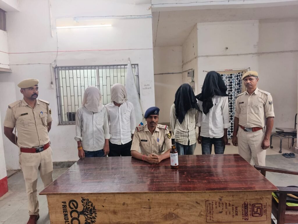 मुर्गी फार्म में शराब-मुर्गा पार्टी पर छापेमारी, चार गिरफ्तार तीन नर्तकियां बरामद, शराब की बोतल, साउंड बॉक्स व दो बाइक जब्त 1 मुर्गी फार्म में शराब-मुर्गा पार्टी पर छापेमारी, चार गिरफ्तार तीन नर्तकियां बरामद, शराब की बोतल, साउंड बॉक्स व दो बाइक जब्त - कैमूर ( भभुआ ), बिहार