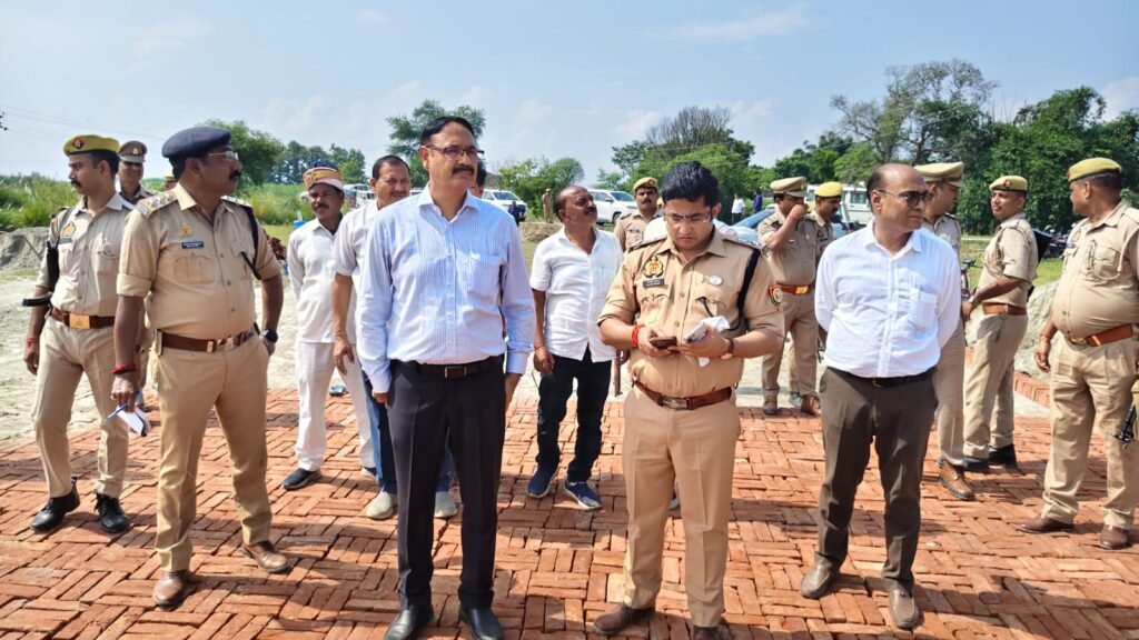 रिपोर्टर-अनिरुद्ध अग्रहरि विधायक धनघटा, डीएम व एसपी द्वारा उप मुख्यमंत्री बृजेश पाठक के जनपद आगमन के दृष्टिगत कार्यक्रम स्थल का किया गया संयुक्त निरीक्षण तैयारियों का जायजा - SANT KABIR NAGAR, उत्तर प्रदेश
