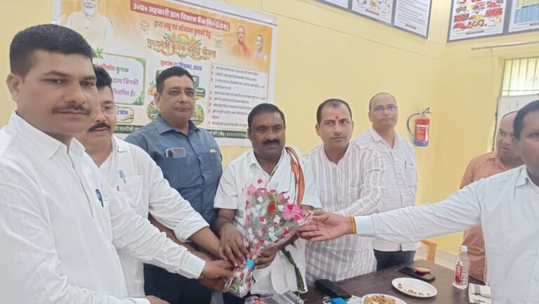 रिपोर्टर-अनिरुद्ध मुख्यमंत्री योगी आदित्यनाथ ने भारत टैक्सी एवं मुख्यमंत्री कृषक समृद्धि योजना का किया गया शुभारम्भ नगर पालिका अध्यक्ष जगत जायसवाल की उपस्थिति में जनपद में हुआआयोजन