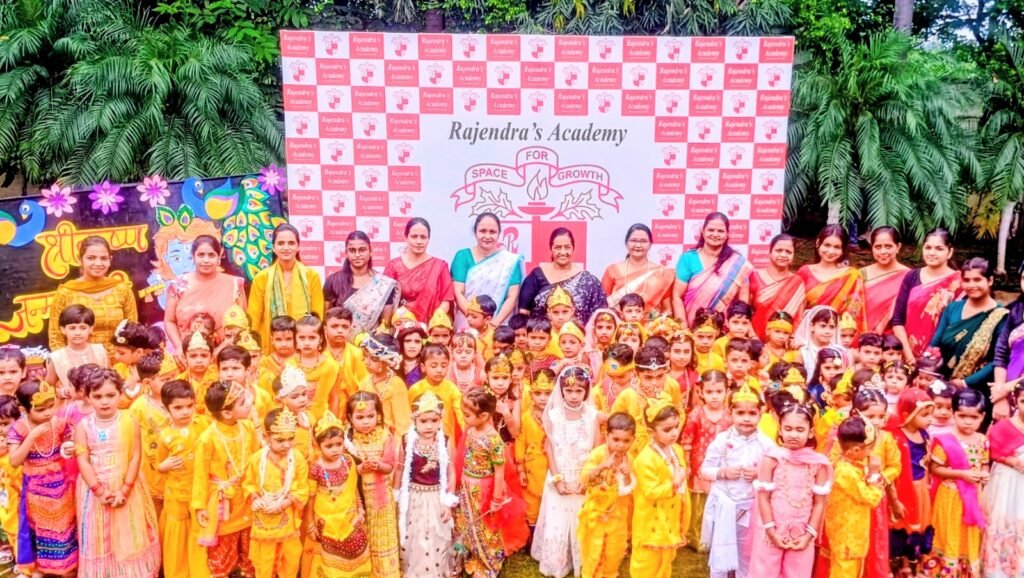 कांठ: मोरपंख, बांसुरी और नटखट कान्हाओं से सजा राजेंद्रा एकेडमी - MORADABAD, उत्तर प्रदेश