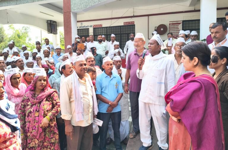 कांठ में अति पिछड़ा वर्ग संगठन ने हक और सम्मान के लिए उठाई आवाज, उपजिलाधिकारी को सौंपा छह सूत्रीय ज्ञापन सौंपा