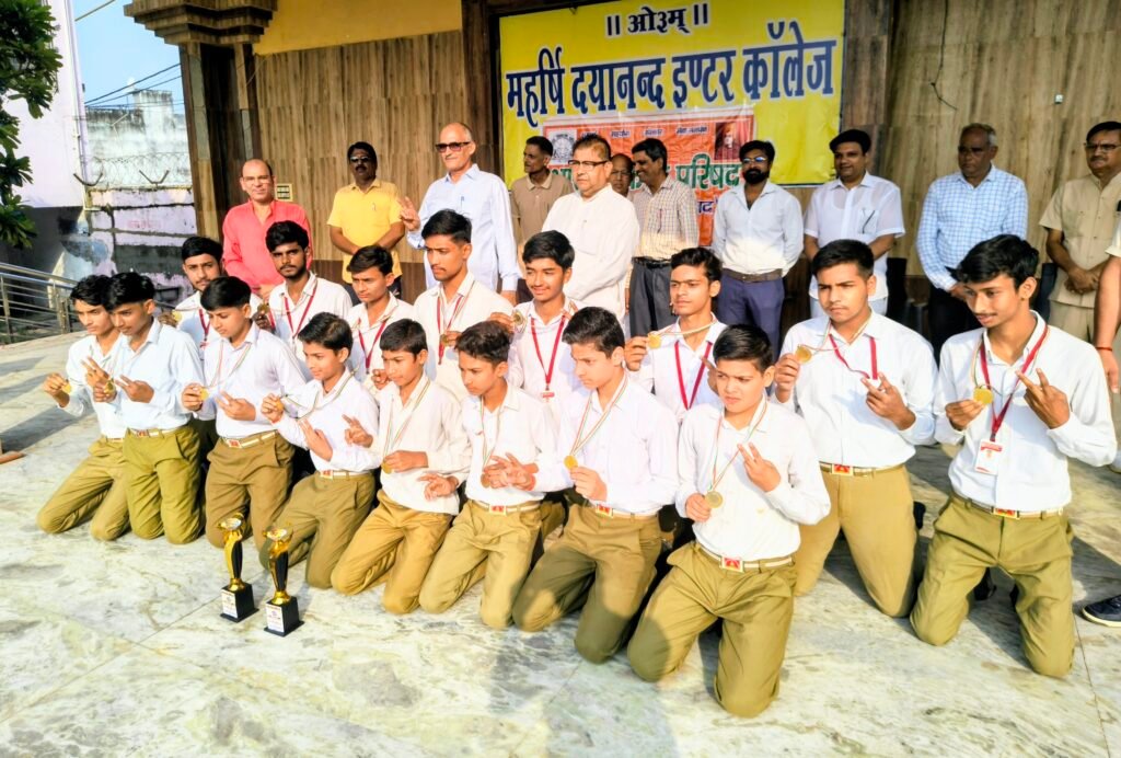कांठ: महर्षि दयानंद इंटर कॉलेज के आठ छात्रों का राज्य स्तरीय वॉलीबॉल प्रतियोगिता के लिए चयन - MORADABAD, उत्तर प्रदेश