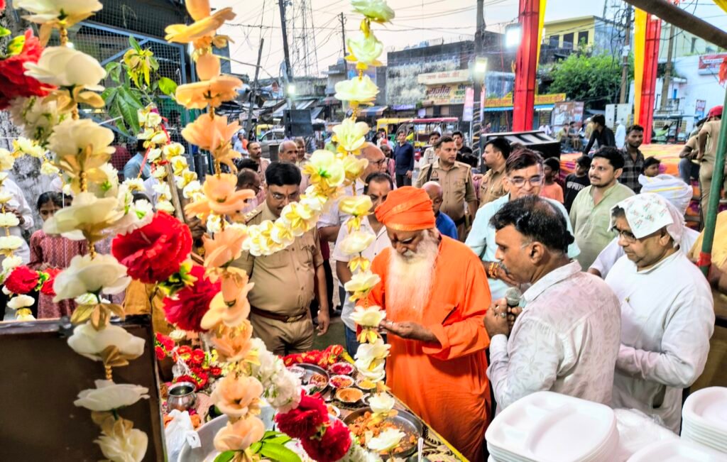 कांठ में जगह-जगह मनाई गई श्रीकृष्ण की छठी, भंडारों में उमड़ी श्रद्धालुओं की भीड़ 1 कांठ में जगह-जगह मनाई गई श्रीकृष्ण की छठी, भंडारों में उमड़ी श्रद्धालुओं की भीड़ - MORADABAD, उत्तर प्रदेश