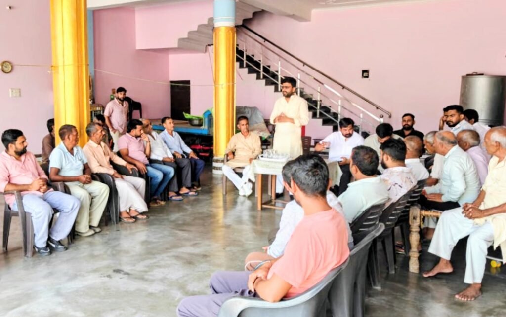 कांठ में तिरंगा महायात्रा की तैयारियों को लेकर गांवों में पहुंचे विक्रांत सिंह, 28 सितंबर को आयोजित महायात्रा में अधिक से अधिक सहभागिता का किया आह्वान 1 कांठ में तिरंगा महायात्रा की तैयारियों को लेकर गांवों में पहुंचे विक्रांत सिंह, 28 सितंबर को आयोजित महायात्रा में अधिक से अधिक सहभागिता का किया आह्वान - MORADABAD, उत्तर प्रदेश
