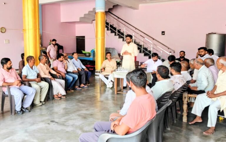 कांठ में तिरंगा महायात्रा की तैयारियों को लेकर गांवों में पहुंचे विक्रांत सिंह, 28 सितंबर को आयोजित महायात्रा में अधिक से अधिक सहभागिता का किया आह्वान